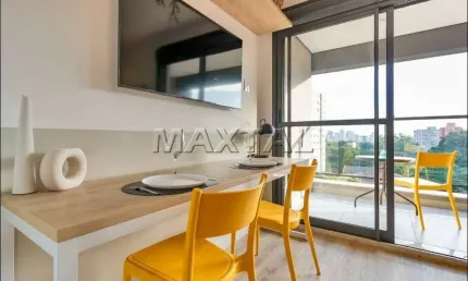 Studio à venda de 28m², com 1 dormitório e sacada, na região de Pinheiros.