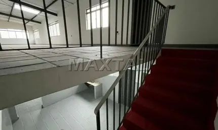 Prédio comercial em santana, contendo 3 pavimentos, 2 cozinhas e 3 banheiros na olavo egidio.