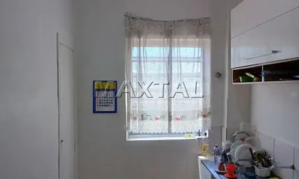 Apartamento em Santana, com um dormitório, sala, cozinha, área de serviço e banheiro.