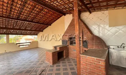 Sobrado próximo à Av. Braz Leme de 250 m², com 3 dormitórios, sendo 2 suítes com closed e 3 vagas.