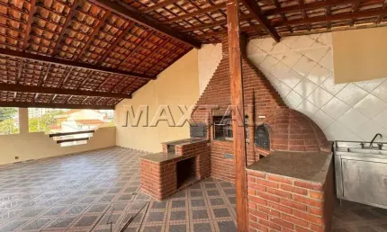Sobrado próximo à Av. Braz Leme de 250 m², com 3 dormitórios, sendo 2 suítes com closed e 3 vagas.