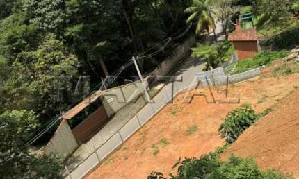 Terreno à venda em Mairiporã com 1,300 metros quadrados já desmatado com plato, todo murado.
