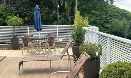 Casa à venda de 350m², com 4 dormitórios, sendo 3 suítes e 3 vagas de garagem, no Jardim São Bento.