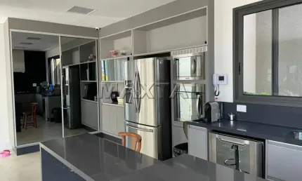 Sobrado à venda com 3 Quartos, sendo 3 suítes, com 4 vagas de garagem 480M² na região de Santana