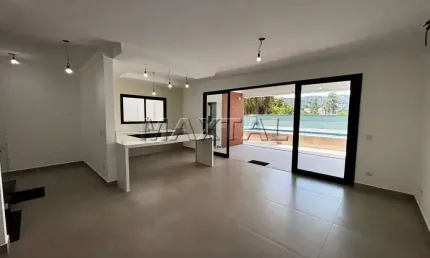 Casa à venda no Jardim Floresta. De 350 m², 4 suítes, 6 banheiros e Piscina.