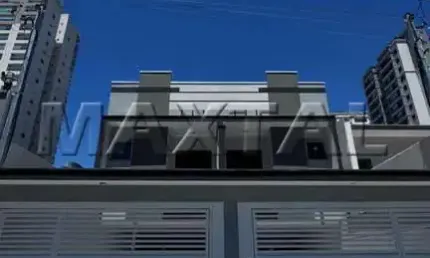 Sobrado à venda no Santa Teresinha, com 3 suites, 2 vagas  e área gourmet com churrasqueira.