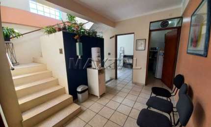 Casa comercial para locação, de 140m², com 5 salas e 2 recepções, em Santana.