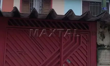 Sobrado à venda de 81m² com 2 dormitórios, sacada, quintal e 1 vaga, na Vila Nova Mazzei.