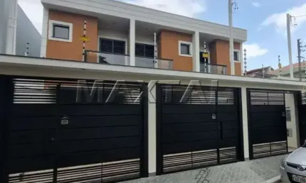 Sobrados novos à venda com 110m², sendo 3 dormitórios e 1 suíte, com 2 vagas.