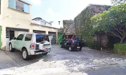 Imóvel no Pacaembu com 200 metros de área, banheiro,cozinha         a,dois anares