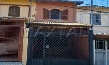 Sobrado à venda com 2 dormitórios e 1 vaga de garagem, na Vila Constança.