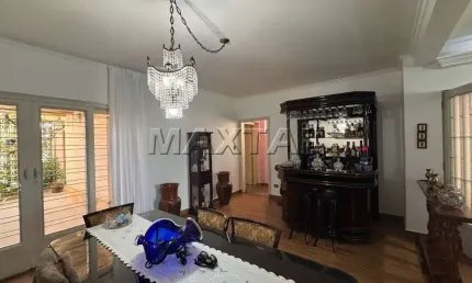 Sobrado à venda de 192m², com 4 dormitórios, 1 suíte e 3 banheiros, na santa teresinha.