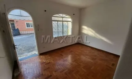 Sobrado em vila, 90m² com 2 dormitórios, sala, cozinha, quintal, portão automático e 1 vaga.