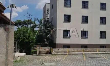 Apartamento à venda com 2 dormitórios, sala, cozinha e 1 vaga de garagem, no Jardim Peri.