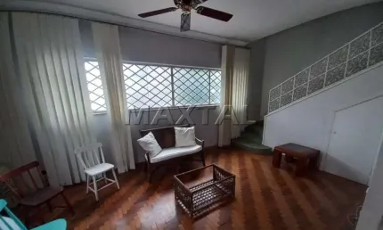 Sobrado amplo à venda de 160m², com 2 dormitórios, 2 banheiros e 2 vagas de garagem, no Cambuci.
