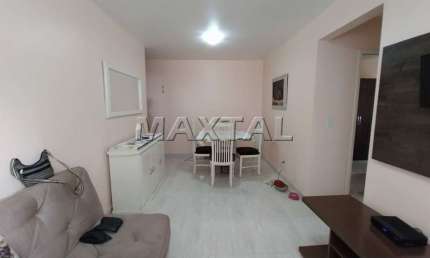 Apartamento à venda com 60m², com 2 quartos, 1 banheiro, sala cozinha e área de serviço e 1 vaga.