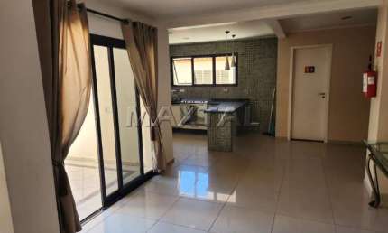 Cobertura duplex com 3 dormitórios, 2 suítes com closet, 4 vagas, área gourmet, de 282m².
