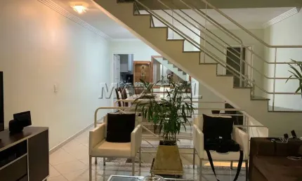 Sobrado à venda de 174m², em condomínio em Santana. Com 4 dormitórios e 2 vagas.