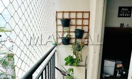 Apartamento à venda, com 2 dormitórios, 1 banheiro, varanda, 1 vaga, de 50m².