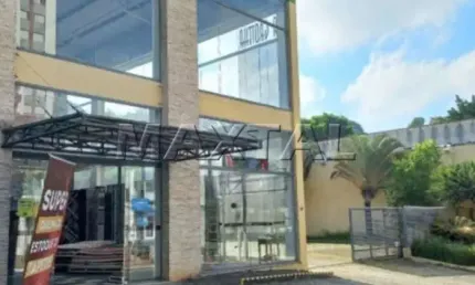 Galpão para locação de 1.950m², 8 banheiros e 50 vagas externas, em santana!