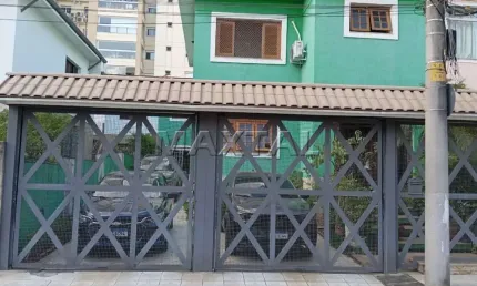 Sobrado à venda de 180m², com 5 dormitórios sendo 3 suítes e 5 vagas, em Santana.