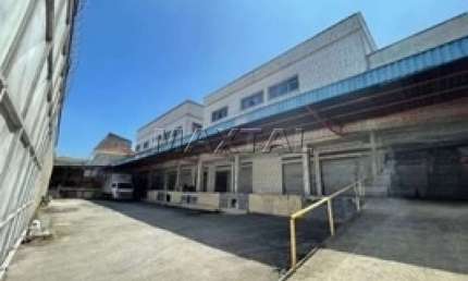 Galpão com 3.600m² na região da Casa verde, estacionamento para caminhões e  dois amplos salões .