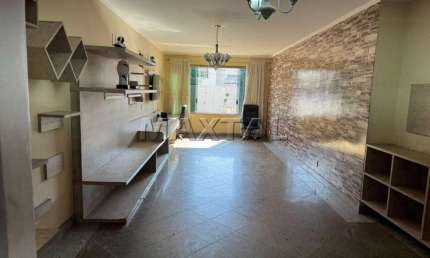 Casa à venda no Jardim São Paulo, com piscina, 3 dormitórios sendo 1 suíte e 6 vagas de garagem.