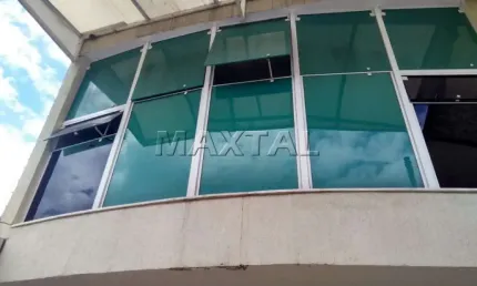 Sobrado à venda de 160m², com 4 dormitórios, 1 suíte e 4 vagas, na Vila Ester.