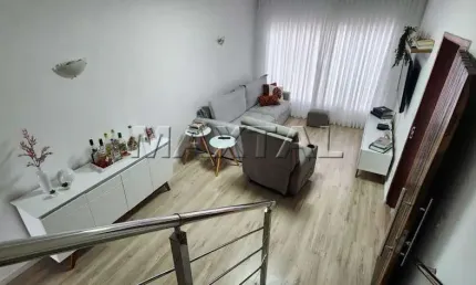 Sobrado à venda de 180m², 3 dormitórios, 1 suíte, 3 banheiros, 2 vagas, com edícula.