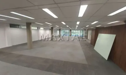 Prédio comercial na região comercial da Avenida Braz Leme, 2.300m² de área útil, 4 pisos, 10 vagas
