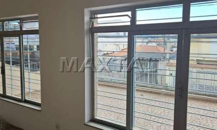 Casa para locação de 120m², com 3 quartos, vaga e sacada, na Vila Romero.