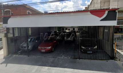 Loja com 300m², 2 banheiros, 2 salas, 30 vagas carros pequenos e 25 grandes.