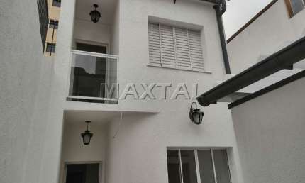 Sobrado de 60m², com 2 quartos, 02 banheiros, área de serviço e quintal, em Santana.