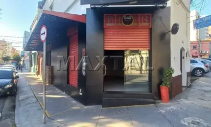Loja para Alugar em Santana em Frente ao Quartel da Cpor com cozinha e depósitos.