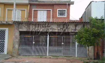 Sobrado de 170m², com 03 dormitórios,  01 suíte , 03 banheiros, 03 vagas, na vila gustavo.