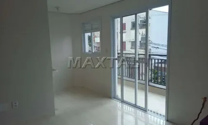 Apartamento em Santana com 2 dormitórios, sala, cozinha, 2 vagas e quintal.