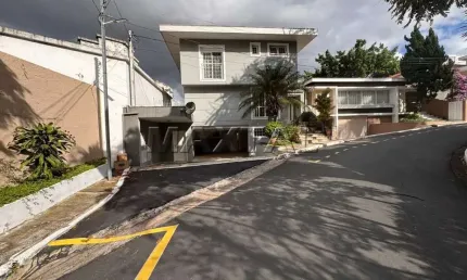 Casa em condomínio fechado em Santana  de 450 m², com 5 dormitórios,  sendo 3 suítes e 6 vagas.