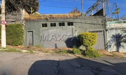 Casa à venda no Jardim São Bento próximo a Av. Braz Leme de 450 m², com 3 dormitórios e 4 vagas.