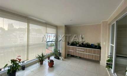 Apartamento de 93m², com 2 quartos,  sendo ambos suítes, 2 vagas e varanda, em Santana.