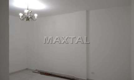Apartamento reformado à venda de 55m², com 1 dormitório, em ótima localização no Brás.