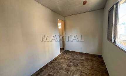 Casa para locação de 80m², com 2 dormitórios e quintal no Parque Mandaqui.