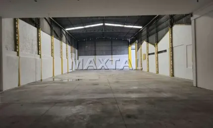 Galpão para locação de 1.200 m², com 2 banheiros e 2 salas administrativas, na vila maria.