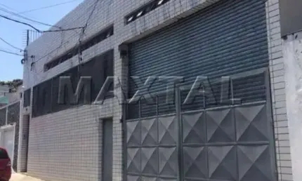 Prédio comercial à venda com 2 salas comerciais e 3 apartamentos, na casa verde.