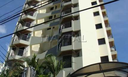 Apartamento com 3 dormitórios, sala, cozinha , 2 banheiros, sacada e 4 vagas de garagem.