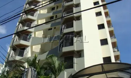 Apartamento com 3 dormitórios, sala, cozinha, 2 banheiros, sacada e 4 vagas de garagem.