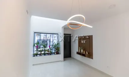 Sobrado à venda de 140m², com 3 quartos, sendo 3 suítes e 2 vagas, na Vila Isolina Mazzei.