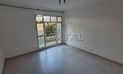 Apartamento com 68m² nos Bancários, 2 dormitórios, sala, cozinha e banheiro.