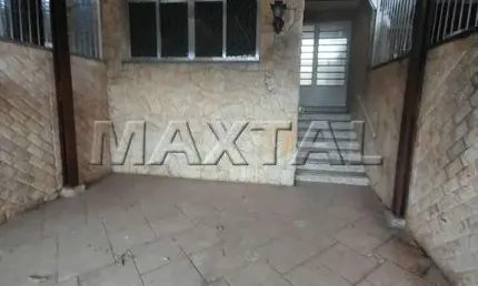 Casa térrea com 3 quartos, 2 suítes, sala ampla e 2 vagas de garagem no bairro Jardim São Paulo