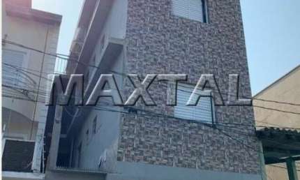 Prédio residencial no Mandaqui com 9 unidades de apartamento e uma loja de rua.