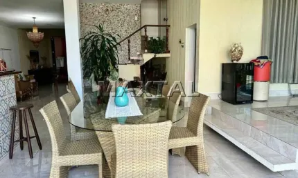 Casa de Condomínio, 3 suítes, 4 banheiros e 6 vagas, no bairro de  Santana.